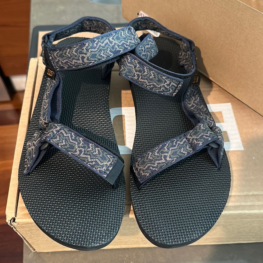 Men’s Size 10 Teva Asphalt